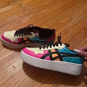 Womens Asics size 9.5